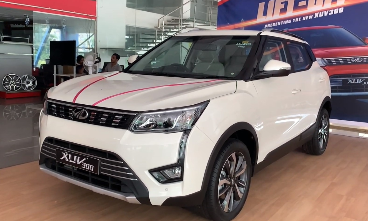 Diwali Offer Happiness-bringing gift a significant Rs 1.2 lakh discount on the Mahindra XUV300