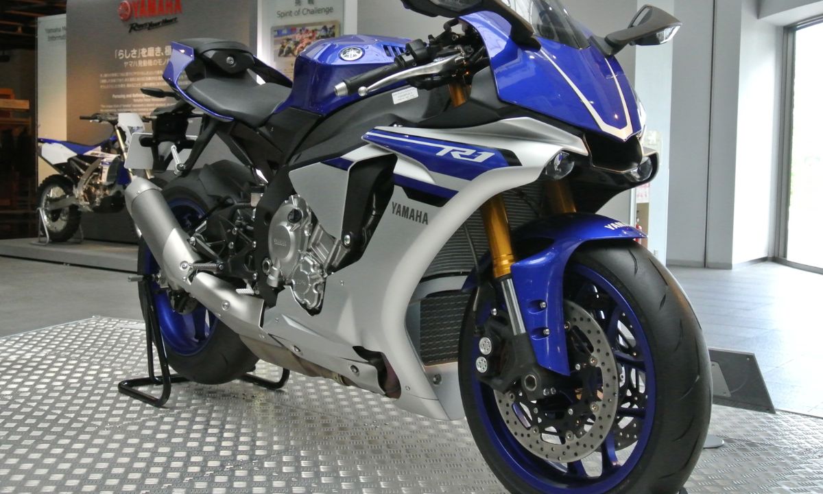 Upcoming Bike Yamaha YZF-R1 And YZF-R1M will be launched soon with powerful engine and futuristic look.