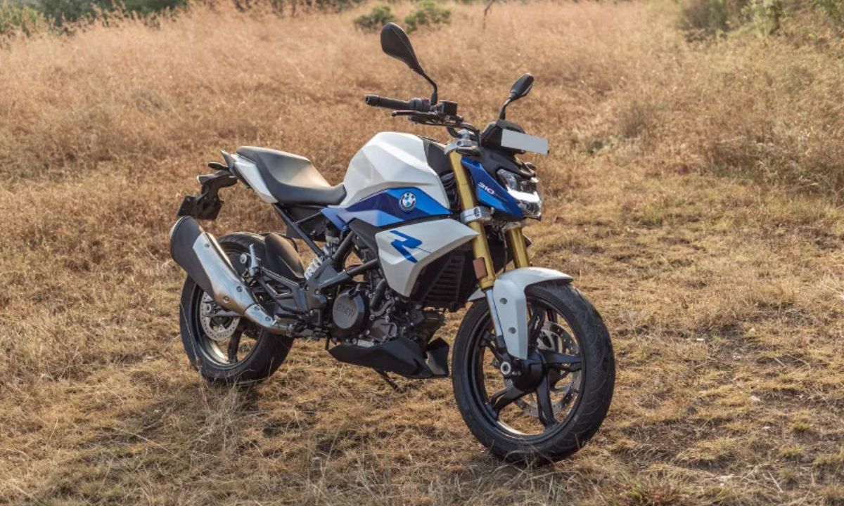 With its lollipop design and excellent amenities, the BMW G 310 R won the hearts of girls.